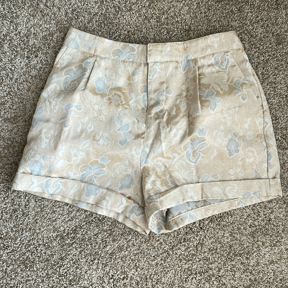 Floral Crème Shorts